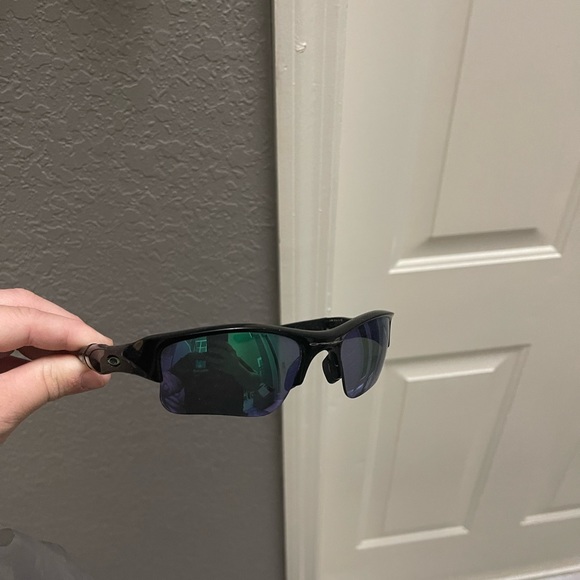 2 pair of polarized Oakley sunglasses - Picture 2 of 10